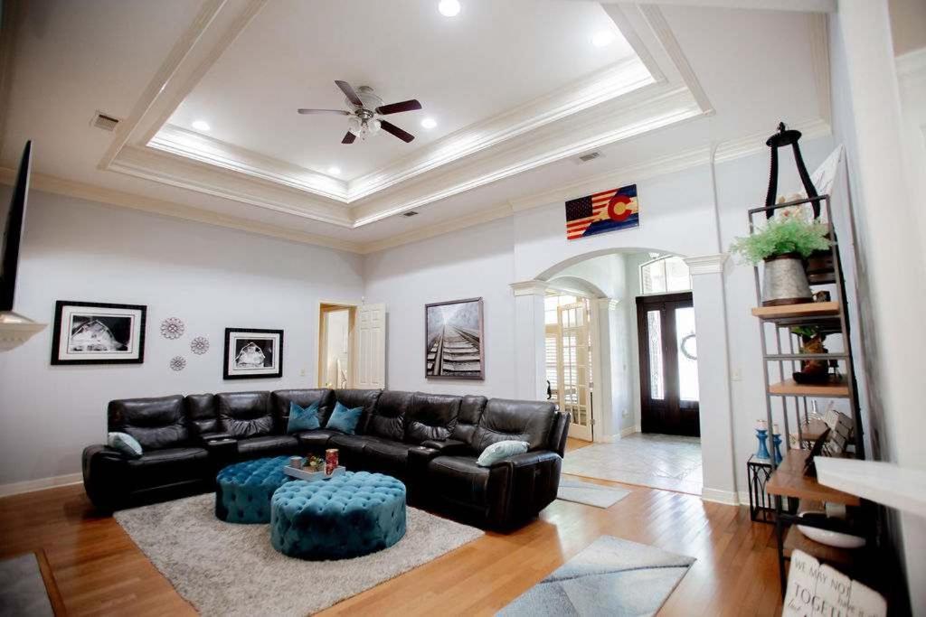 Hébergement de vacances Luxury 5br 5ba Sparkling Pool Outdoor Entertainment Area Billiards Spacious Office & Golf Access