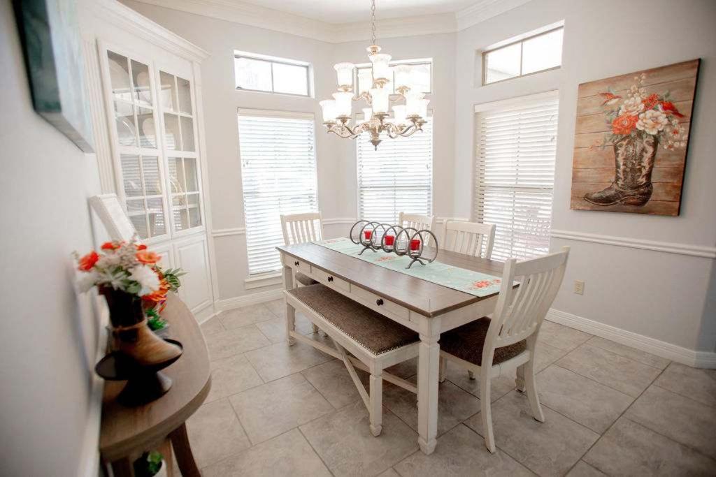 Hébergement de vacances Luxury 5br 5ba Sparkling Pool Outdoor Entertainment Area Billiards Spacious Office & Golf Access Beaumont